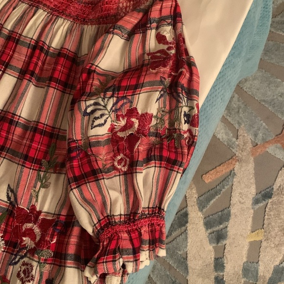 Dec brand name red coloured plaid , floral pattern on fronts and sleeves - Picture 2 of 6